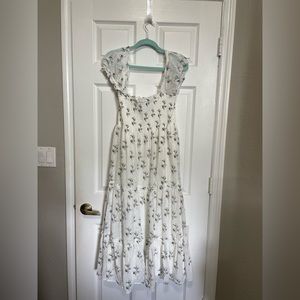 Gorgeous floral print, charming silhouette dress.